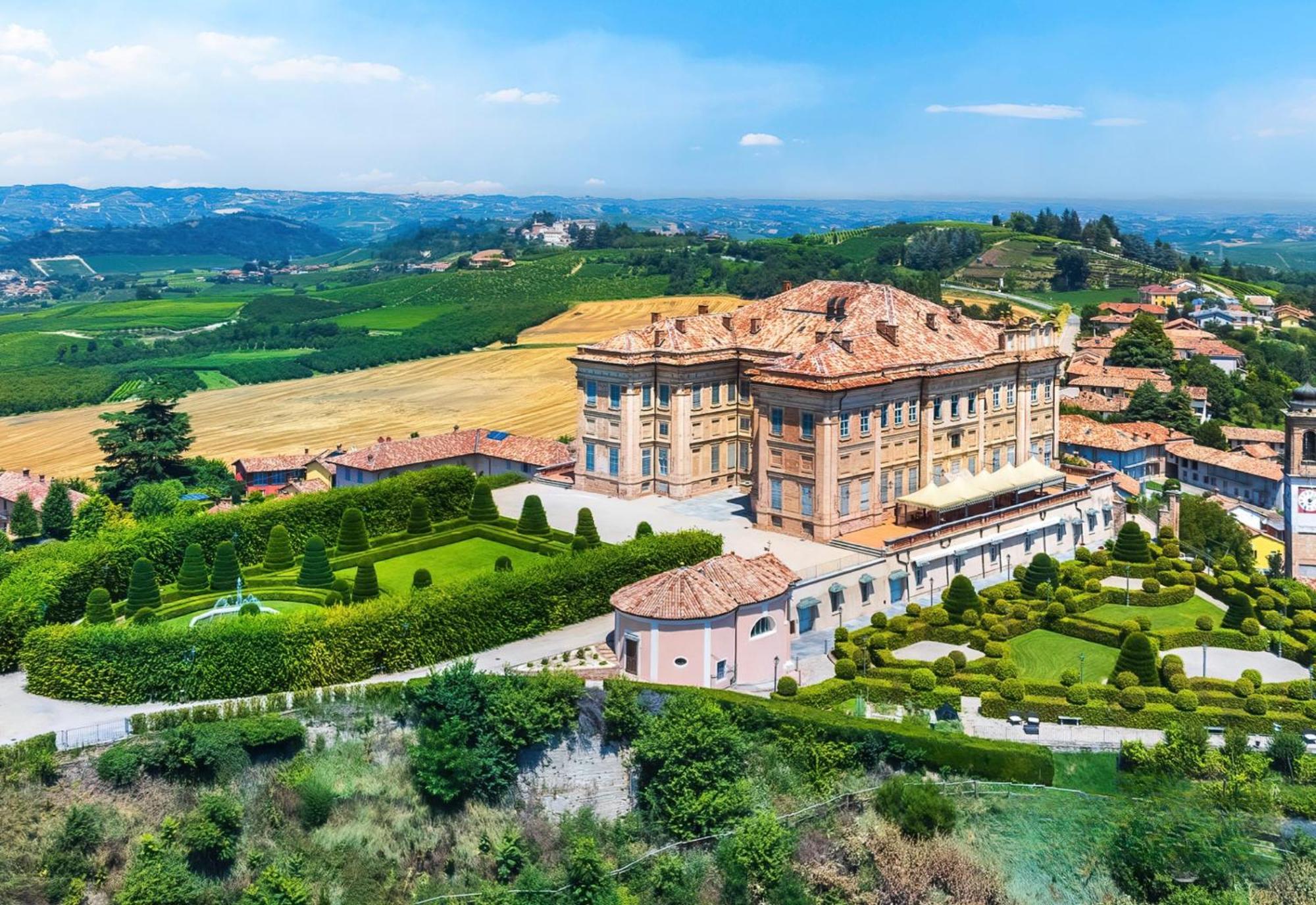 Castello Di Guarene Hotell Exteriör bild