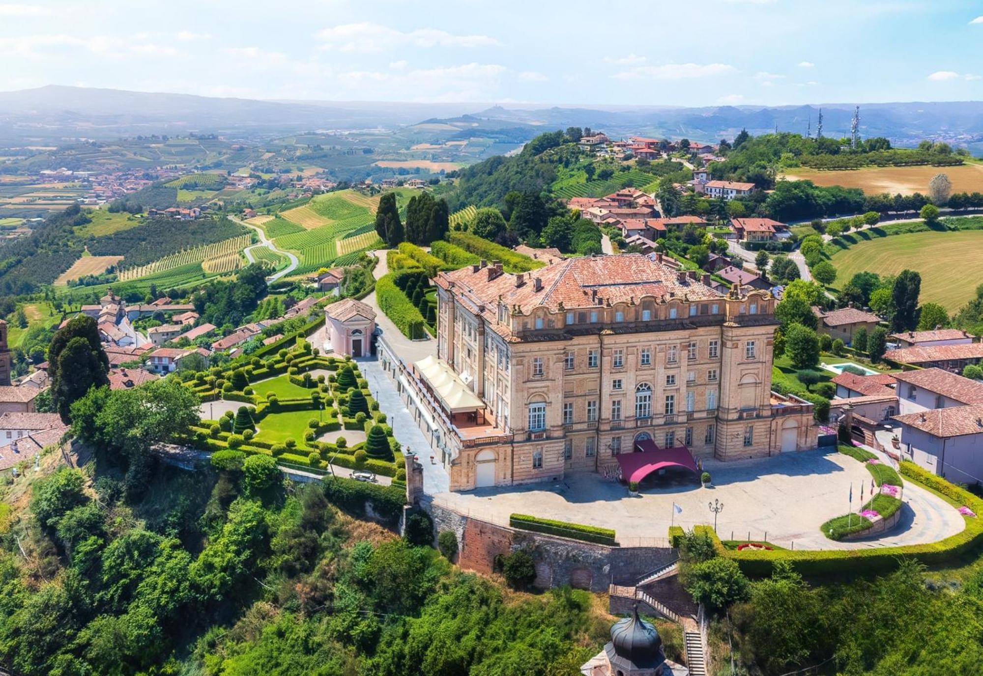 Castello Di Guarene Hotell Exteriör bild