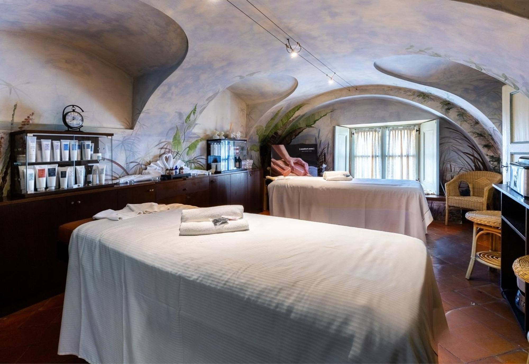 Castello Di Guarene Hotell Exteriör bild