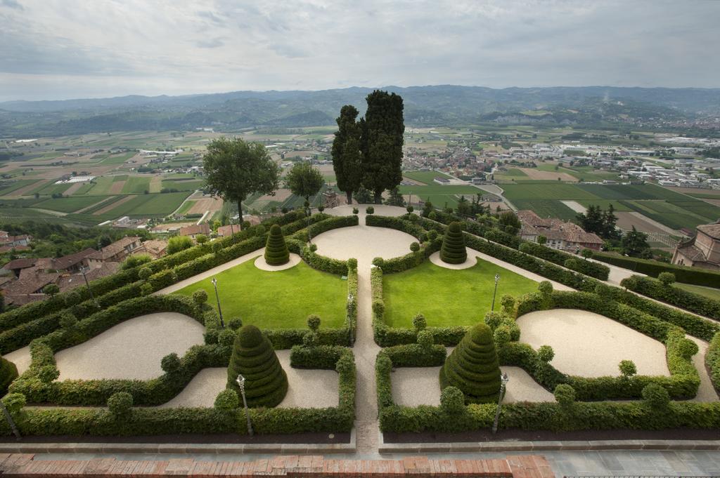 Castello Di Guarene Hotell Exteriör bild