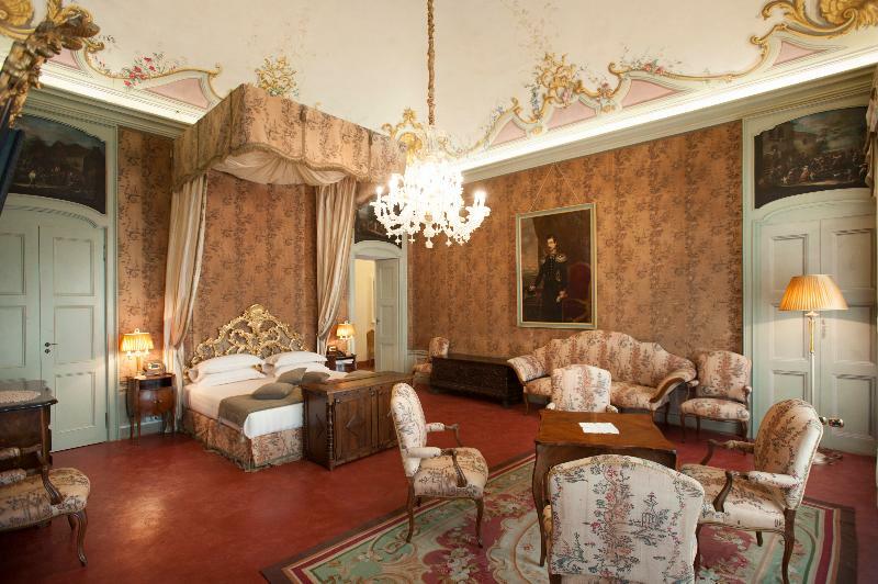 Castello Di Guarene Hotell Exteriör bild